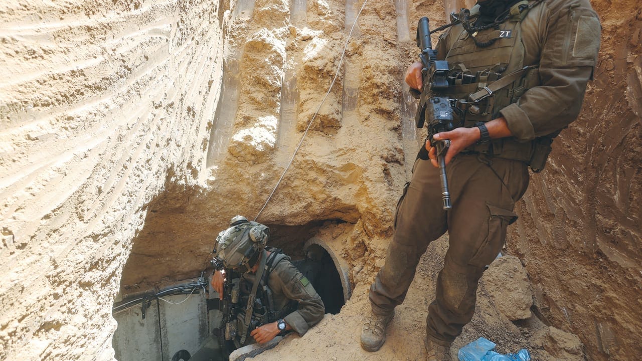 قوات الاحتلال تكشف عن نفق تابع لحماس في غزة