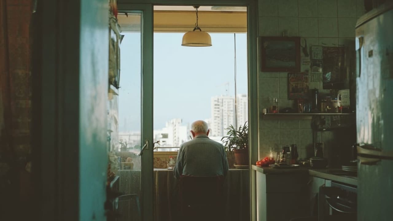 العزلة الاجتماعية لدى كبار السن في إسرائيل