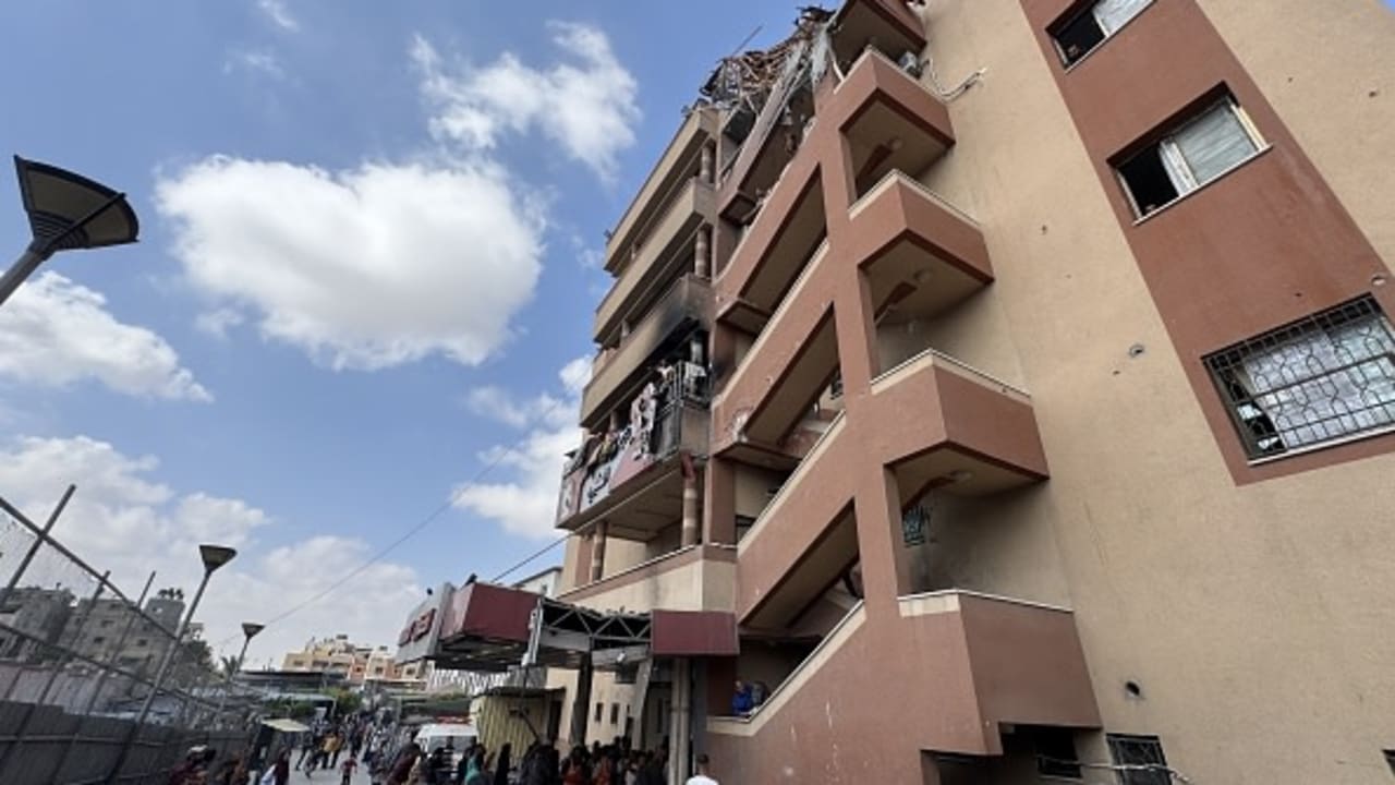 إسرائيل تعترف بضربة خاطئة على مستشفى ناصر في خان يونس