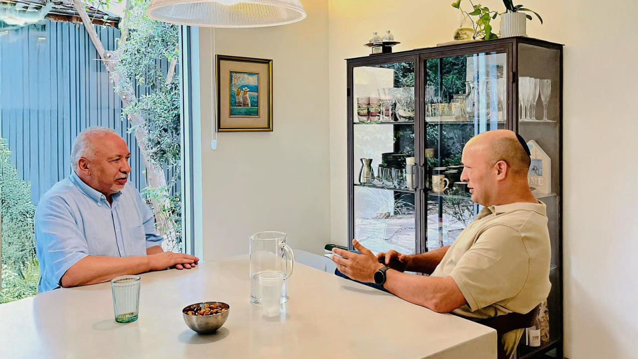 اجتماع بين رئيس الوزراء الإسرائيلي السابق أفيغدور ليبرمان وبنيت لمناقشة حرب غزة