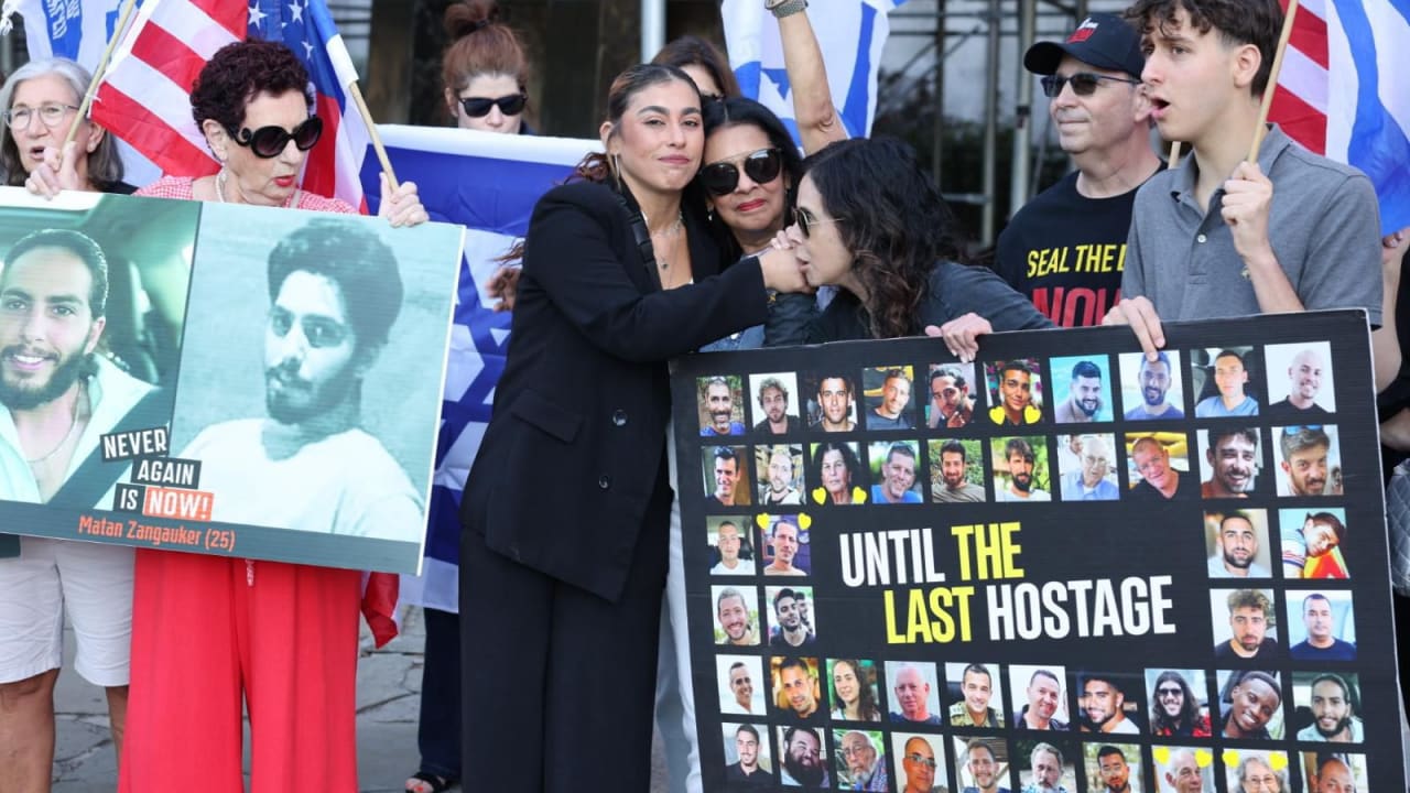 الصحفيون يركزون على ضربة مستشفى ناصر بعد شهادة رهينة سابقة