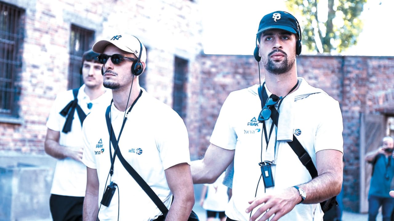 منتخب إسرائيل لكرة السلة يزور أوشفيتس قبل انطلاق يورو باسكت