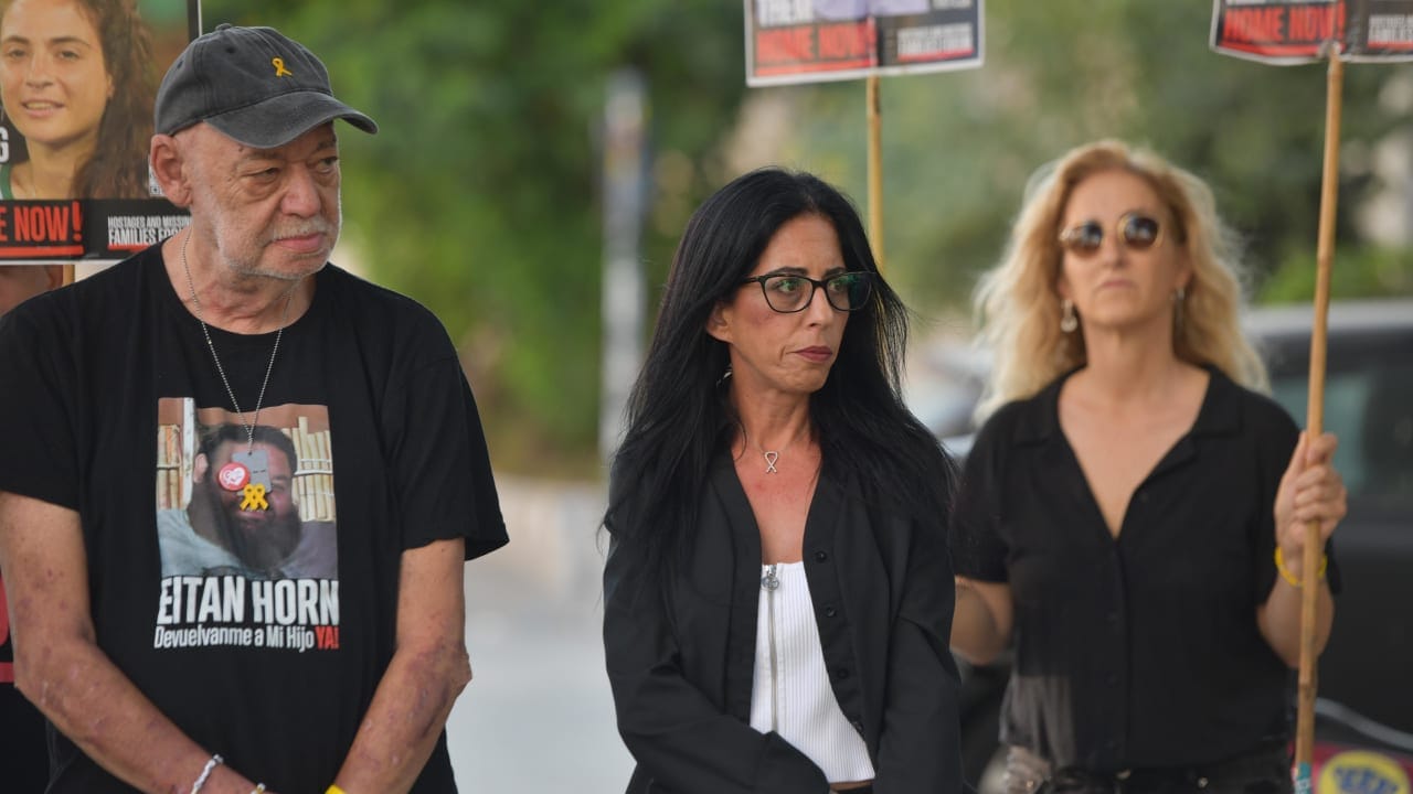 أم رهينة في غزة تعهدت بسجن نتنياهو إذا توفي ابنها