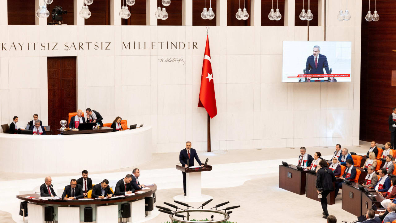 تركيا توقف العلاقات التجارية والمجال الجوي مع إسرائيل