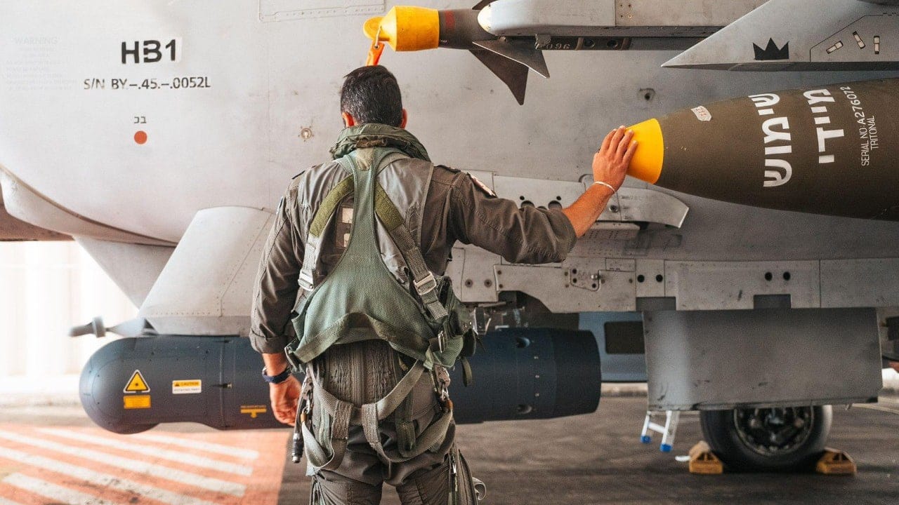 الجيش الإسرائيلي يشن غارات على مدن سورية وسط تصعيد عسكري