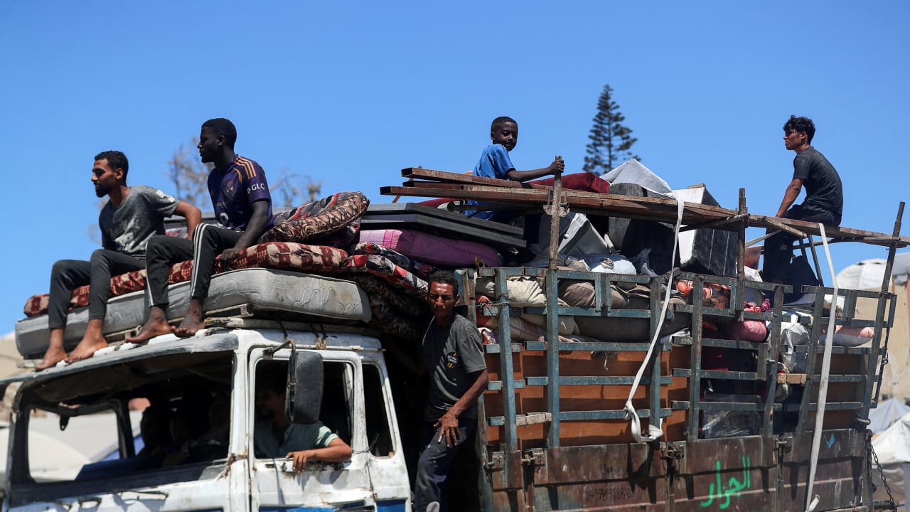 السكان الفلسطينيون في غزة يعبرون عن رغبتهم في الهجرة قبيل عملية عسكرية إسرائيلية محتملة