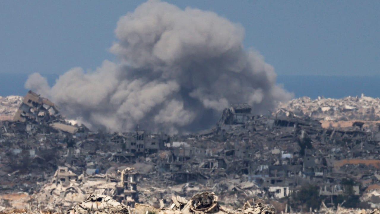 قوات الاحتلال الإسرائيلية تتصدى لهجمات حماس في مدينة غزة