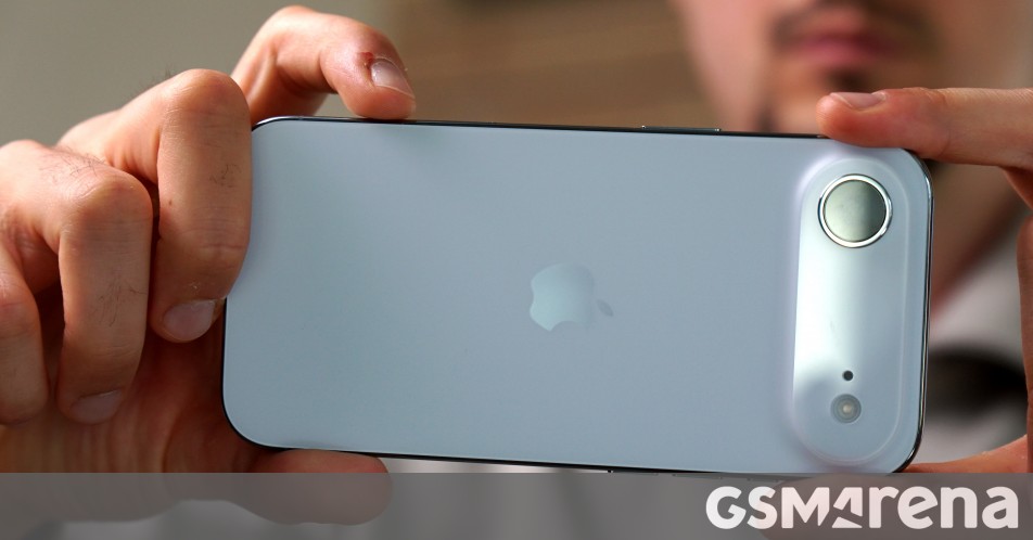 آيفون إير يثير الإعجاب بمتانته ويكاد يضاهي آيفون 17 برو