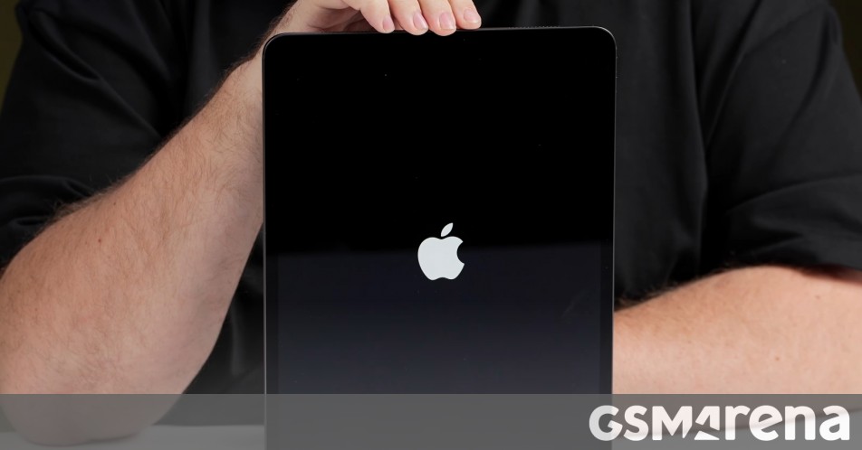 الجيل القادم من iPad Pro 13 بوصة المدعوم بمعالج M5 يظهر في فيديو فتح العلبة ويُقارن بسابقه