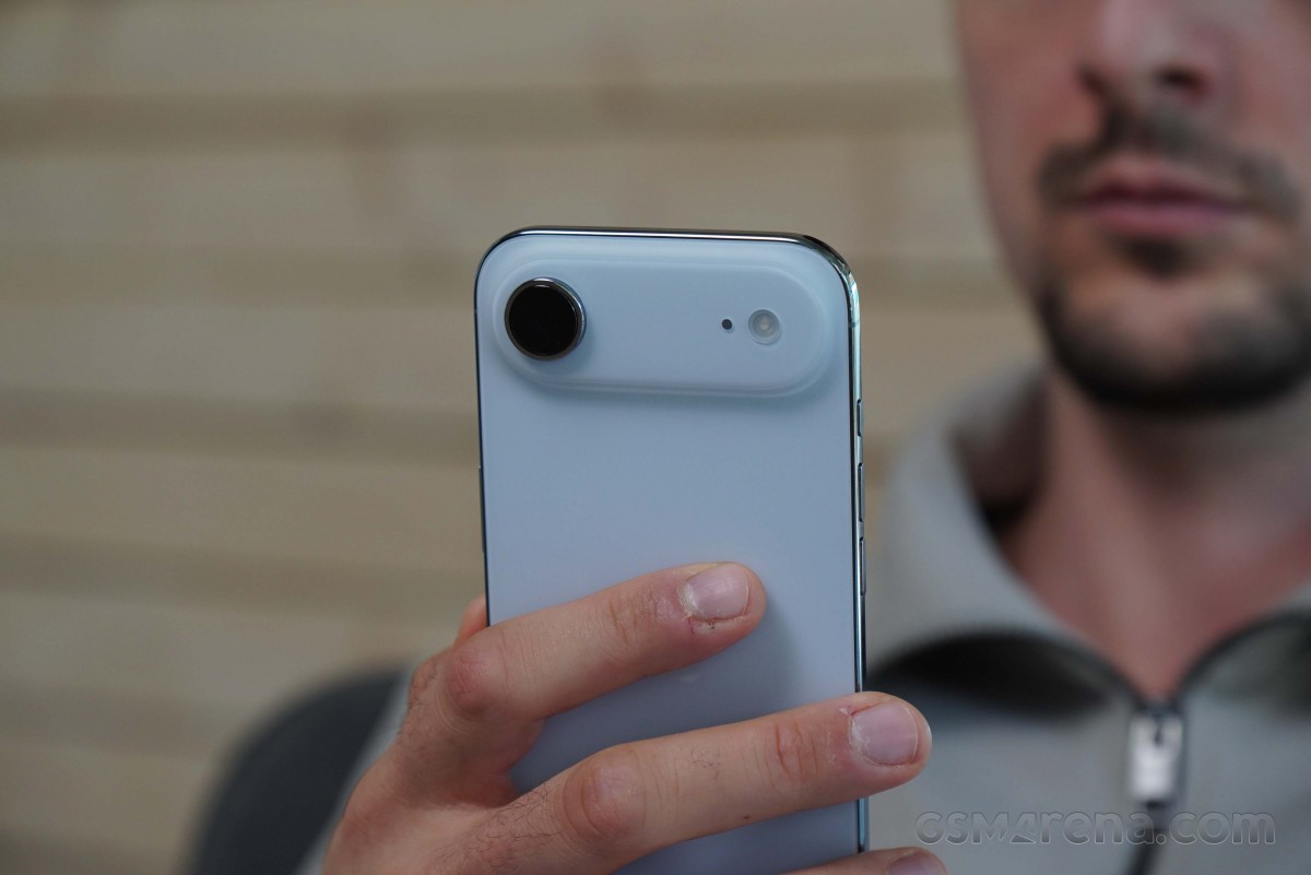 آبل iPhone Air في مراجعة أولية