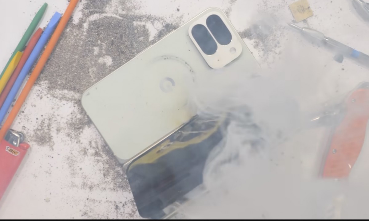 بطارية Google Pixel 10 Pro Fold تنفجر خلال اختبار التحمل الشديد