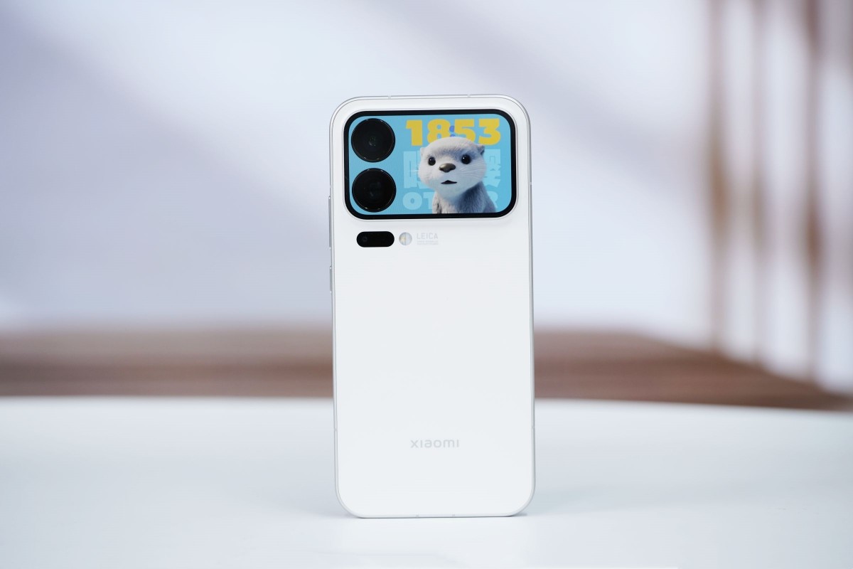 شاشة الهاتفين شاومي 17 برو وبرو ماكس الخلفية ليست مجرد موضة عابرة، بل هي هنا لتبقى